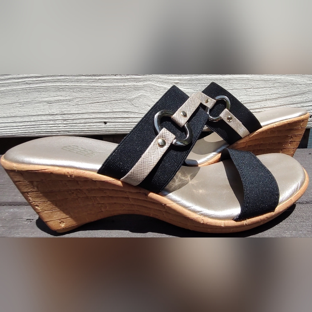 Gently Worn Italian Shoemakers Vivian Wedge Slides Sandals Size 7 Made in Italy